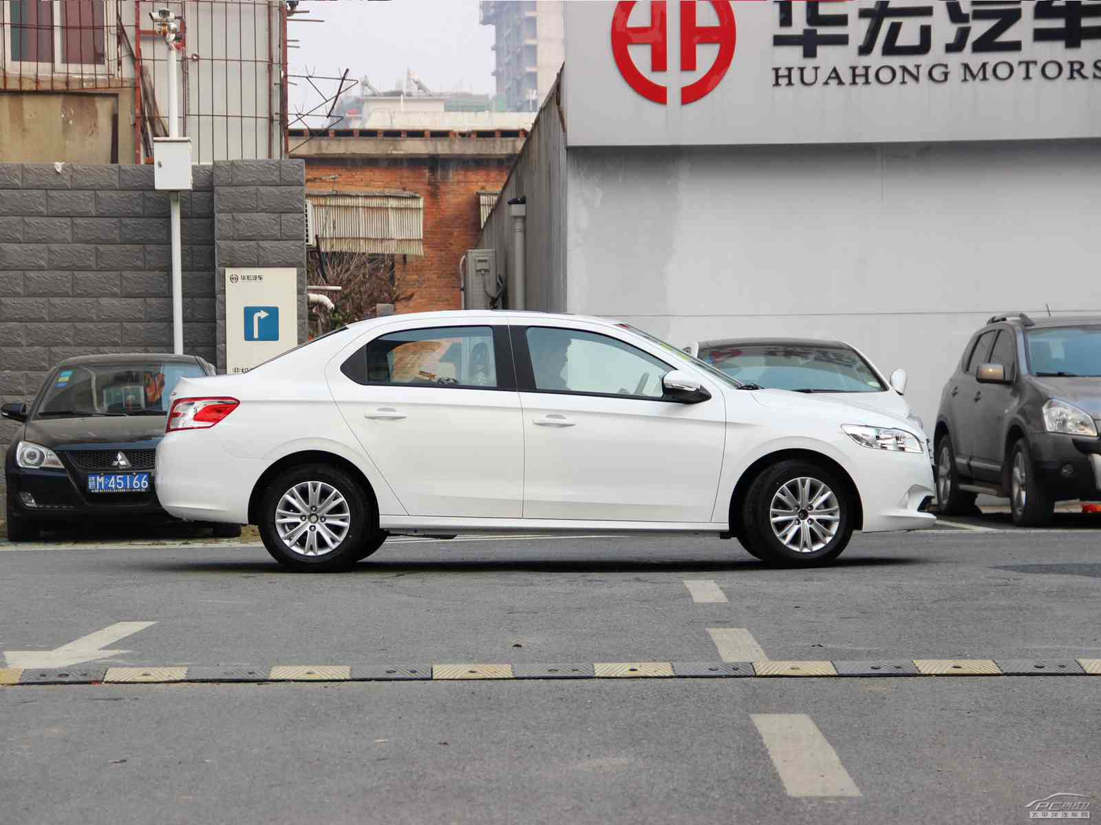 標(biāo)致301外觀高清大圖