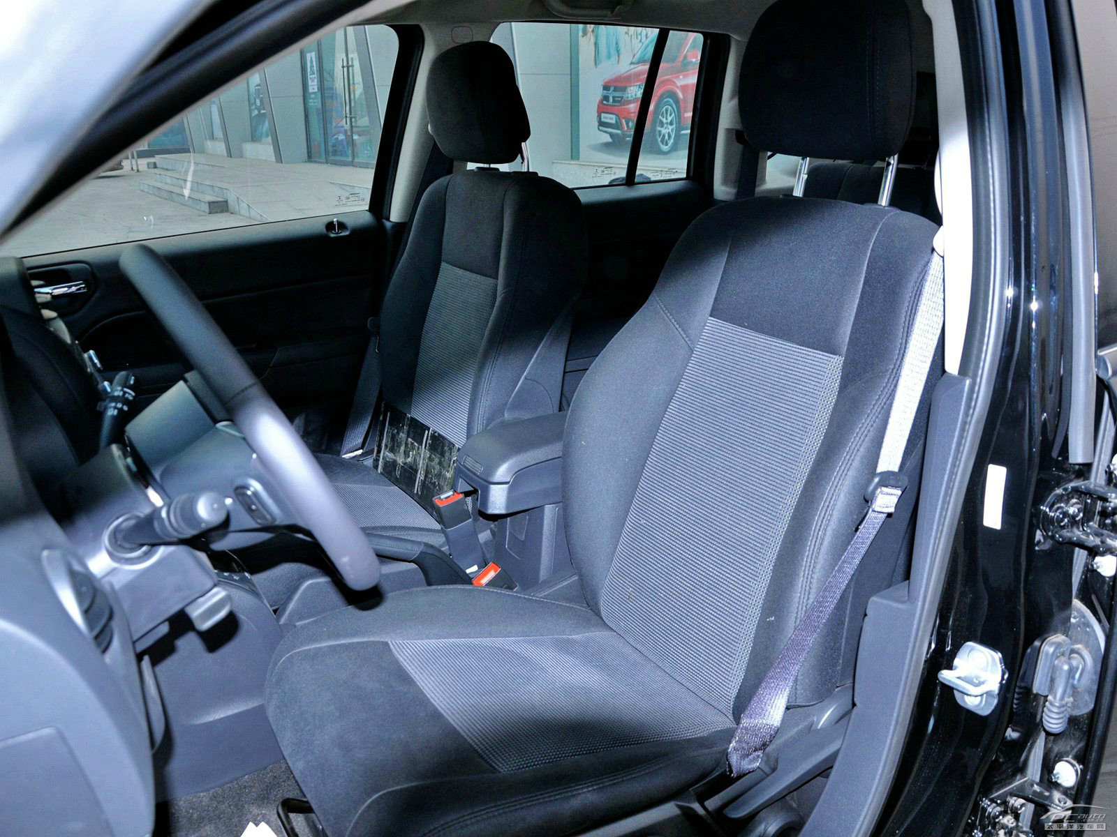 指南者(進(jìn)口)內(nèi)飾高清大圖