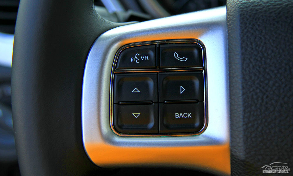 DƬ