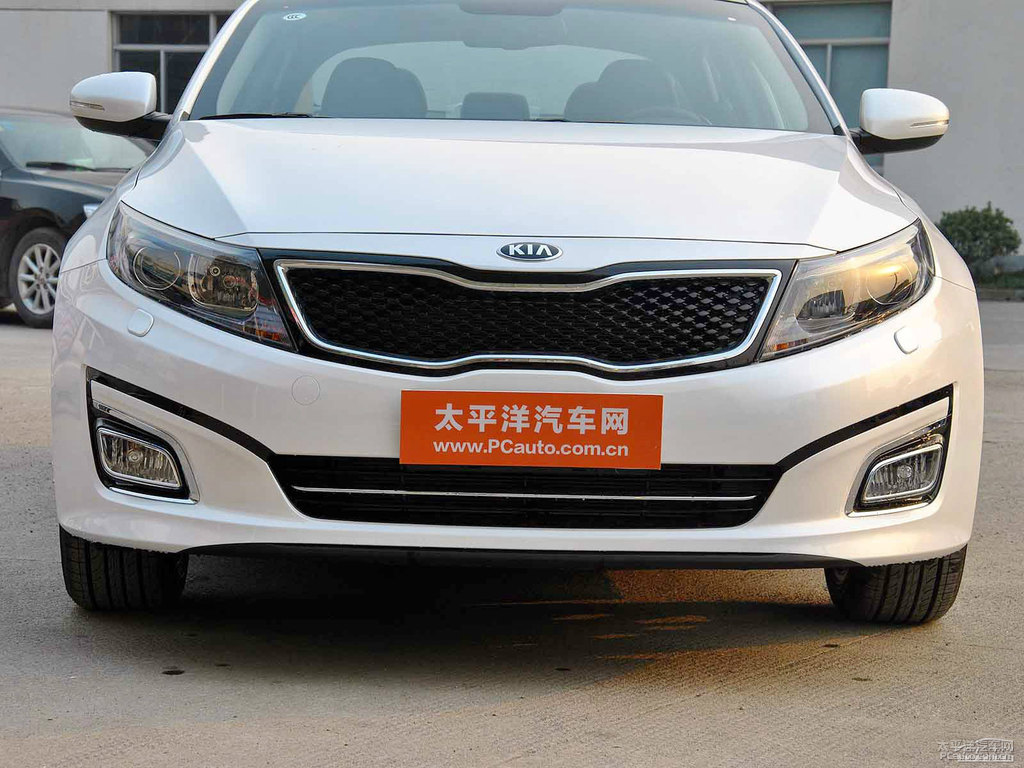 珍珠白起亞K5凱酷車(chē)頭外觀圖片