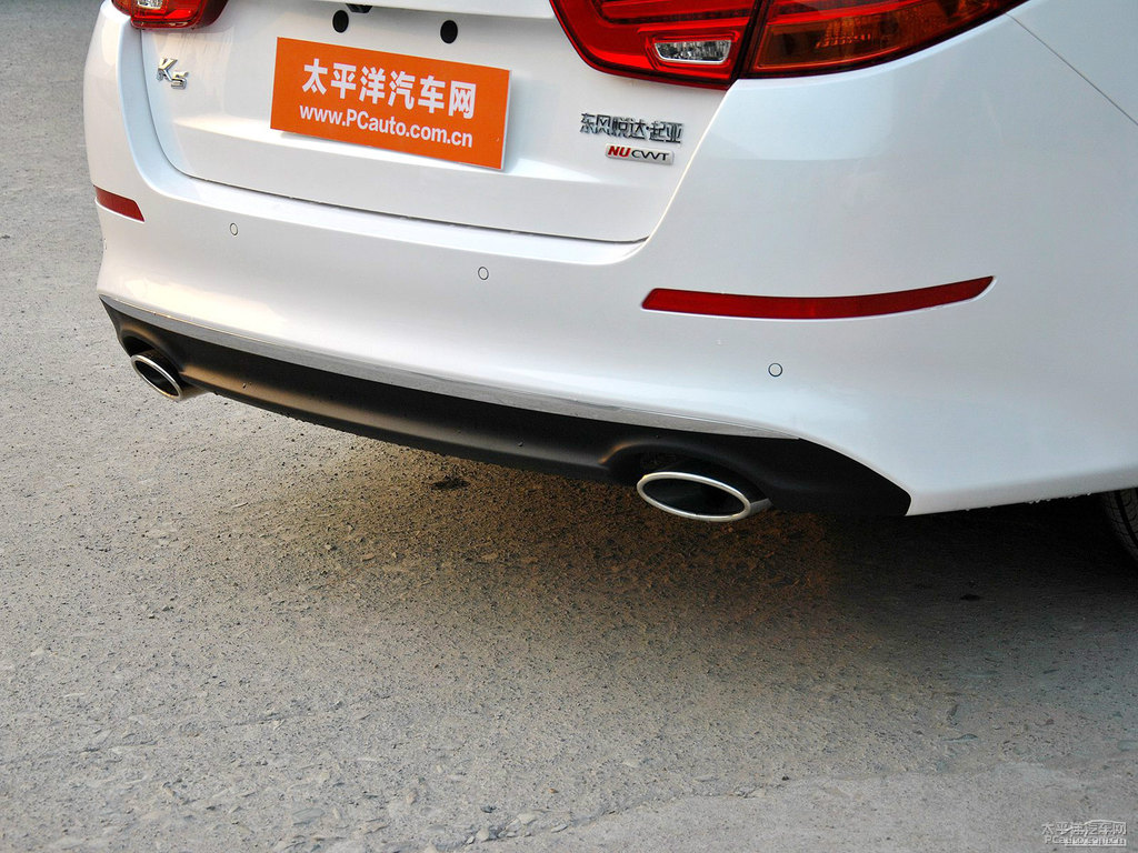 珍珠白起亞K5凱酷車尾外觀圖片