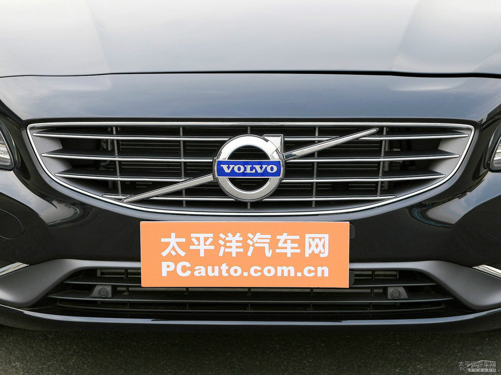 亮黑藍沃爾沃S60車頭外觀圖片