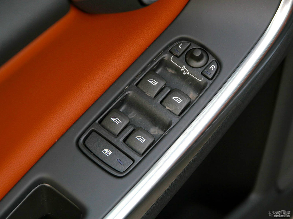 亮黑藍(lán)沃爾沃S60車廂內(nèi)飾圖片