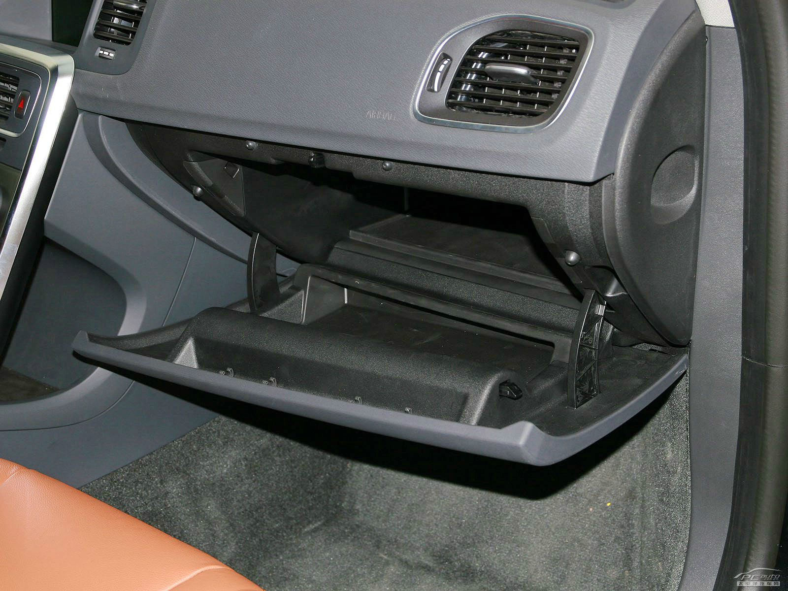 沃爾沃S60空間高清大圖