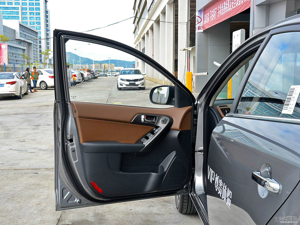 鈦銀福瑞迪車廂內(nèi)飾圖片