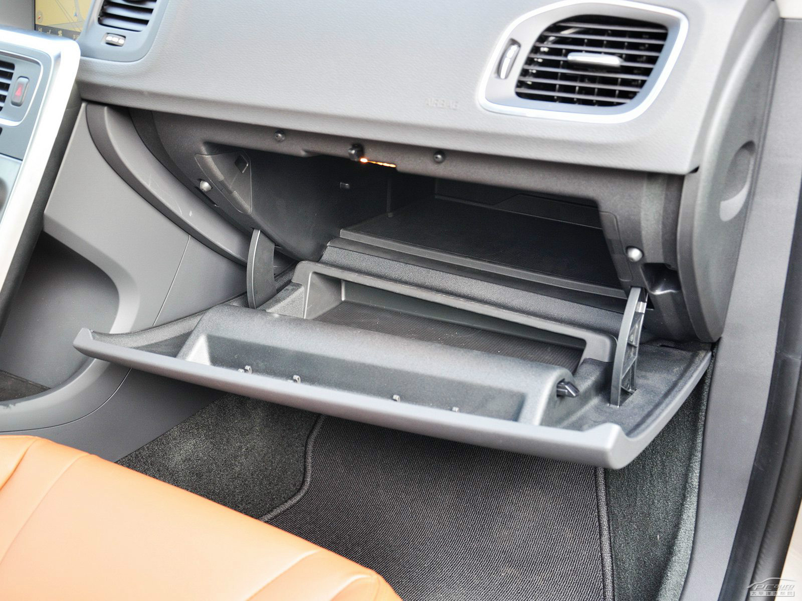 沃爾沃S60空間高清大圖