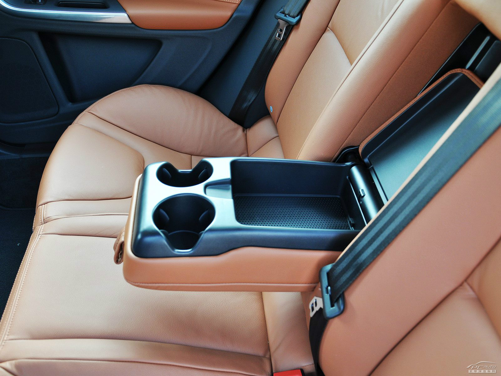 沃爾沃S60空間高清大圖