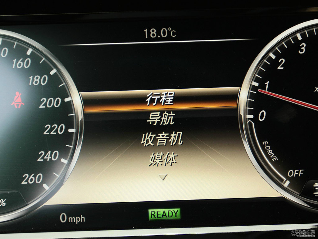 曜巖黑奔馳S級中控內(nèi)飾圖片