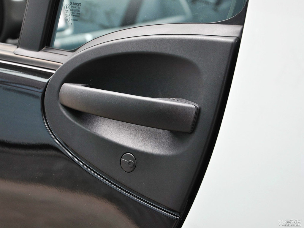 ɫsmart fortwo܇^DƬ