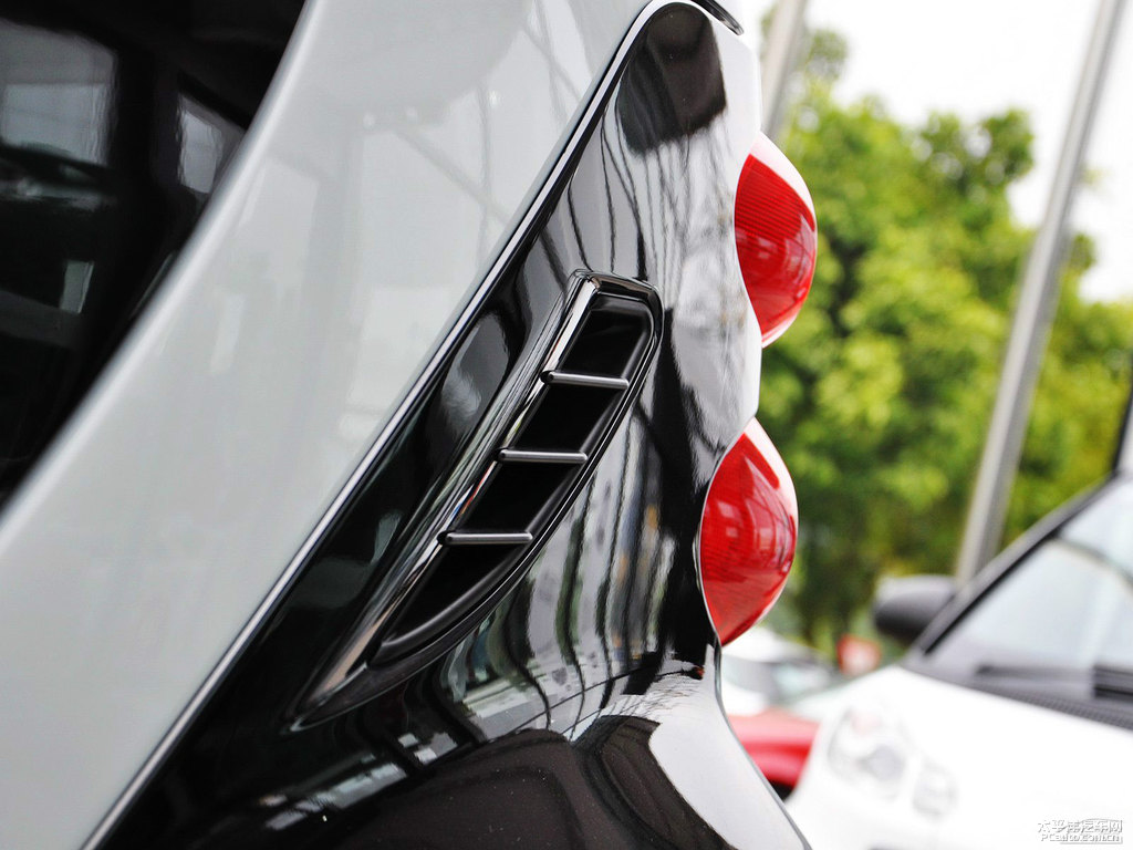 ɫsmart fortwo܇^DƬ