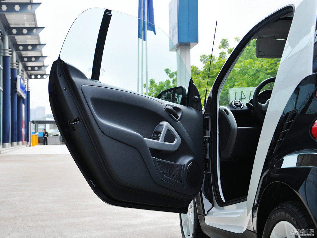 ɫsmart fortwo܇^DƬ