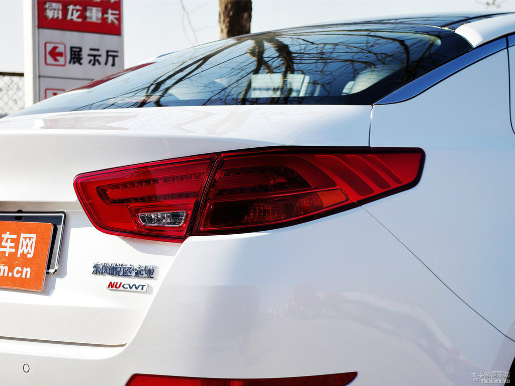 珍珠白起亞K5凱酷車尾外觀圖片