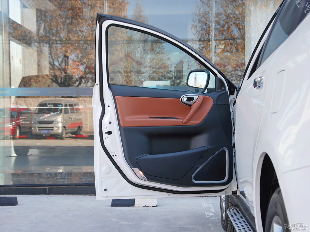 ɰ׼{ǽݴ7 SUV܇(ni)DƬ