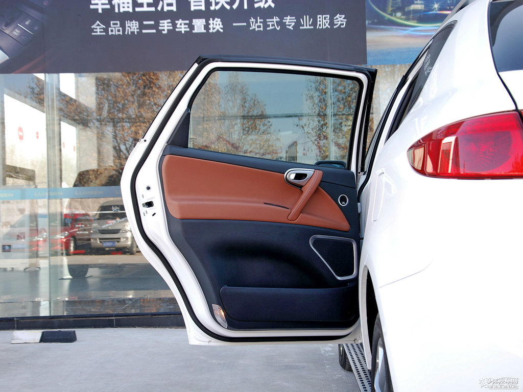 ɰ׼{ǽݴ7 SUV܇(ni)DƬ