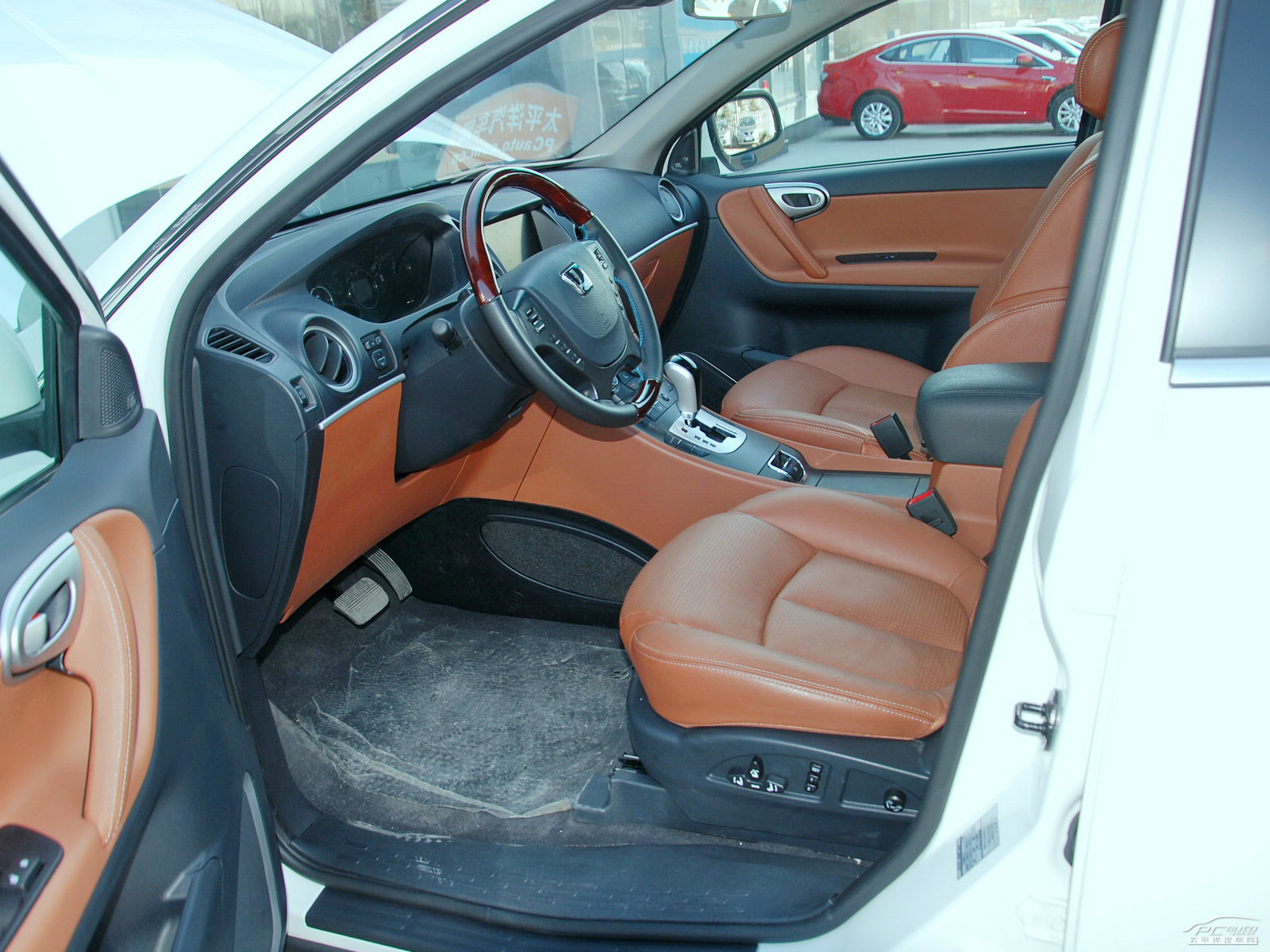 納智捷大7 SUV空間高清大圖