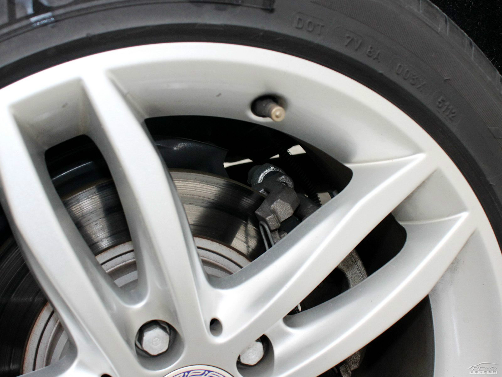 奔馳C級細節(jié)高清大圖