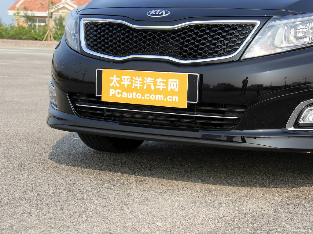 檀木黑起亞K5凱酷車(chē)頭外觀(guān)圖片