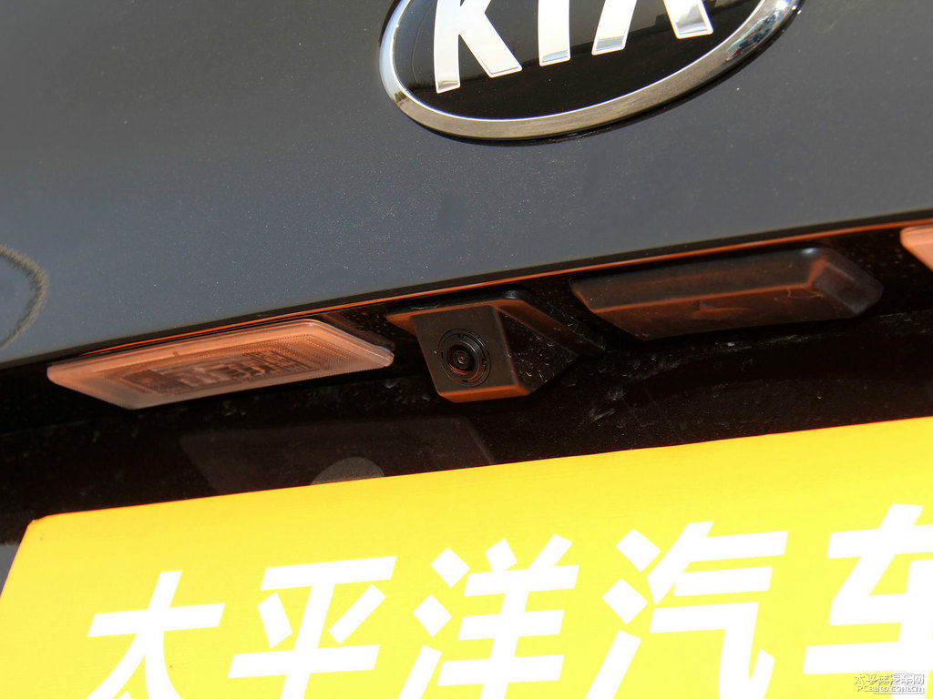 檀木黑起亞K5凱酷車尾外觀圖片