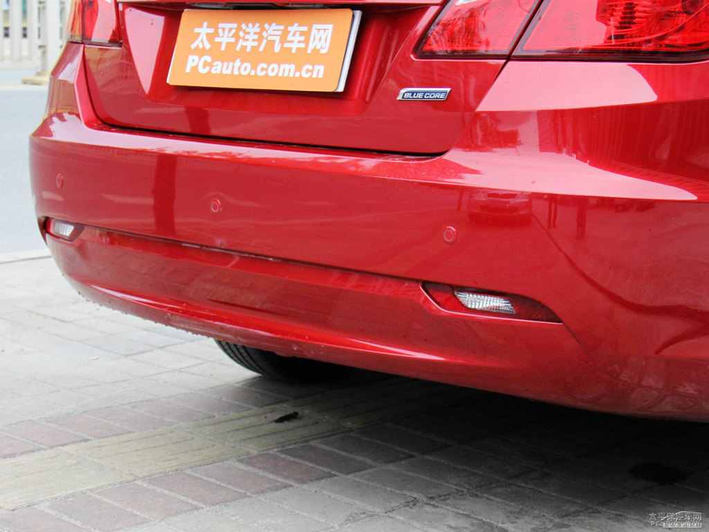 寶石紅逸動車尾外觀圖片
