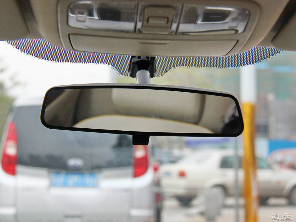 寶石紅逸動車廂內(nèi)飾圖片
