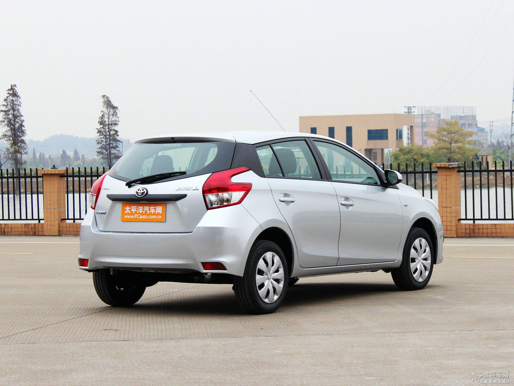 水晶銀YARiS L 致炫整車外觀外觀圖片