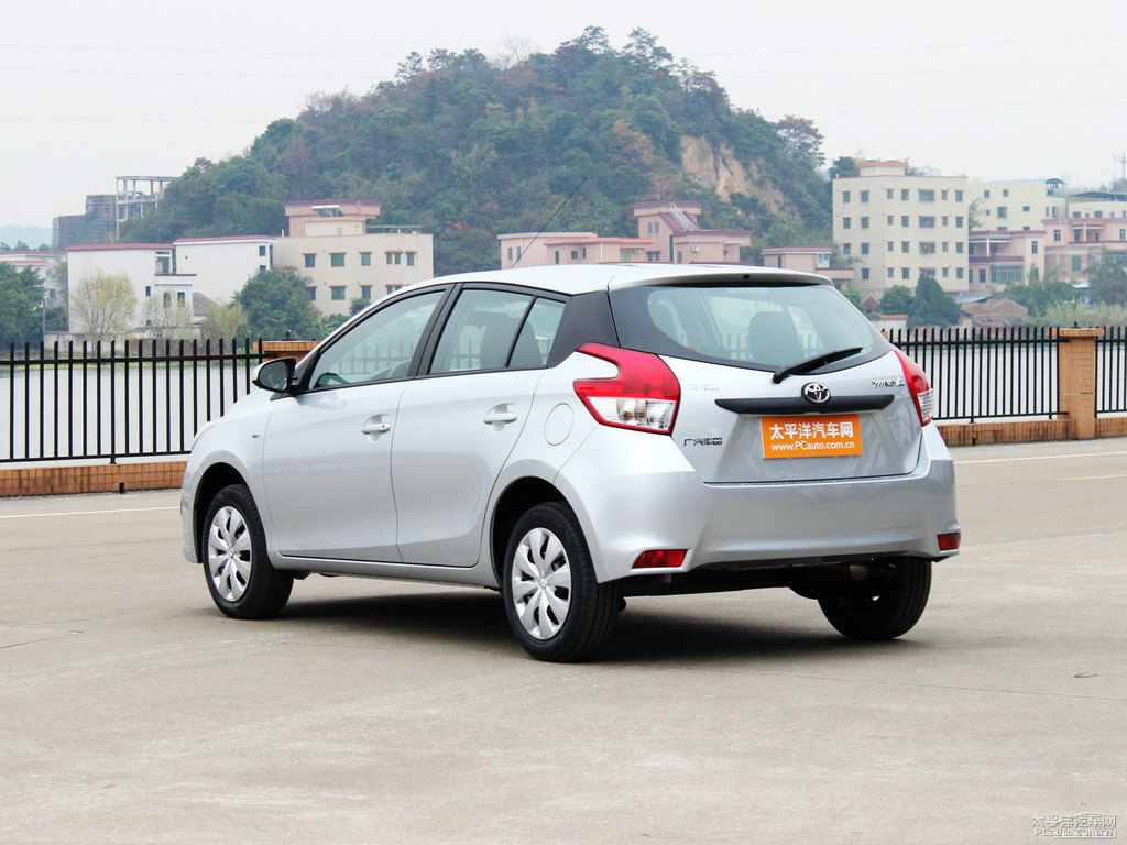 水晶銀YARiS L 致炫整車外觀外觀圖片
