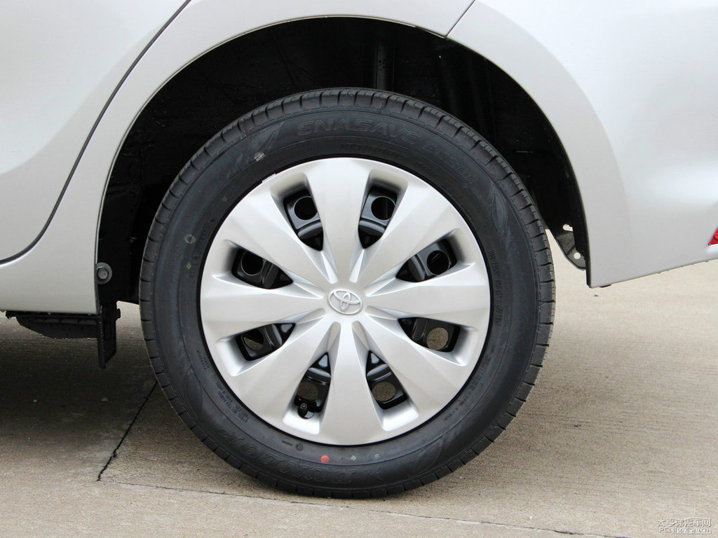 水晶銀YARiS L 致炫車身外觀圖片