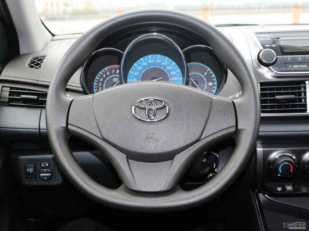 水晶銀YARiS L 致炫中控內(nèi)飾圖片