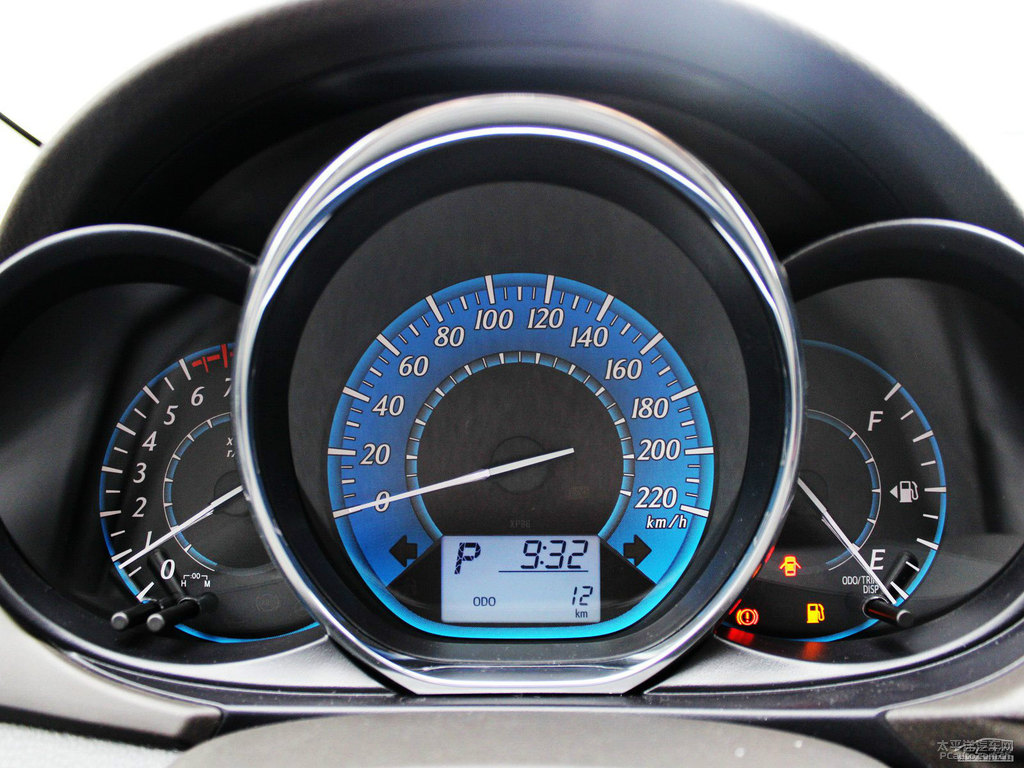 水晶銀YARiS L 致炫中控內(nèi)飾圖片