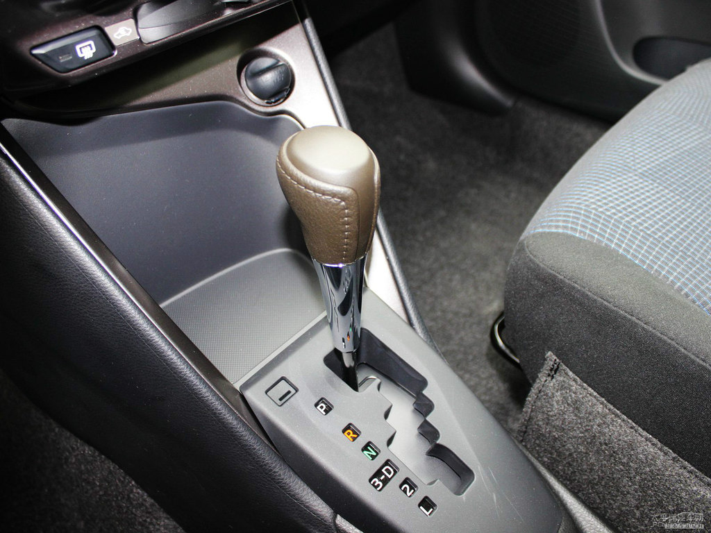 水晶銀YARiS L 致炫中控內(nèi)飾圖片