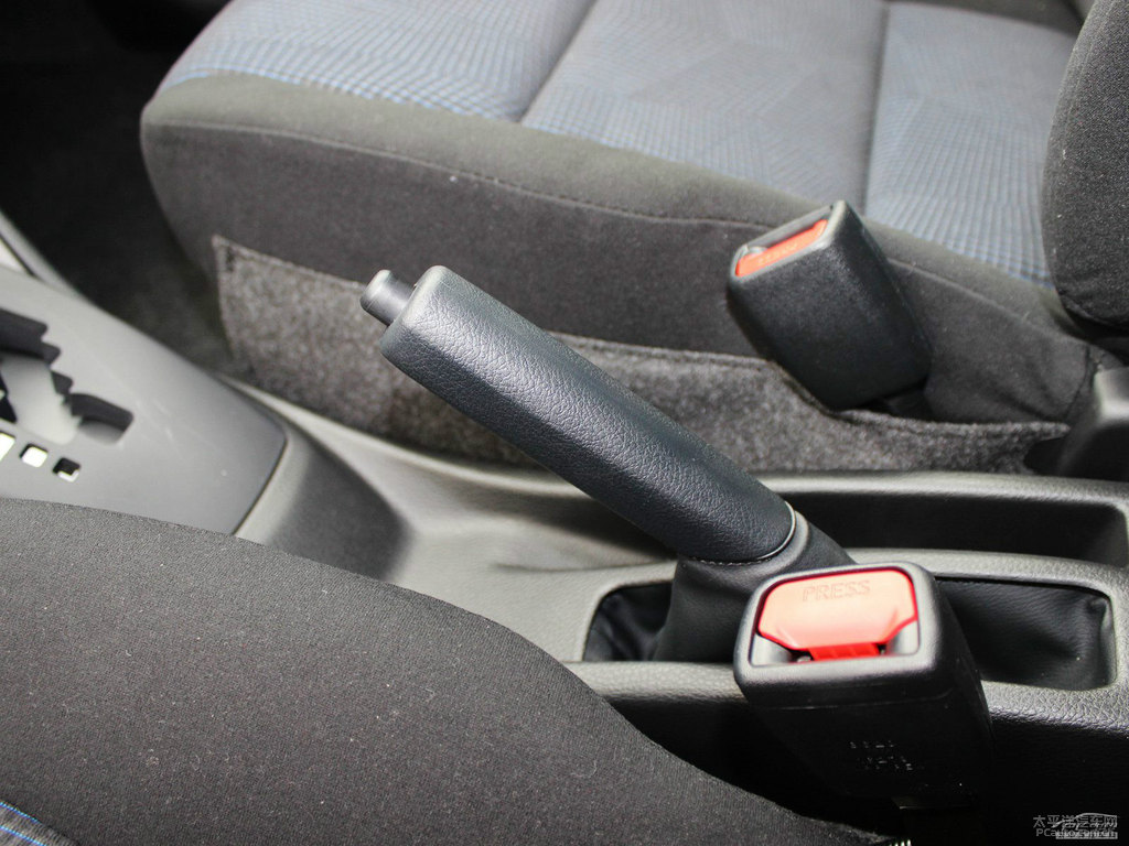 水晶銀YARiS L 致炫中控內(nèi)飾圖片