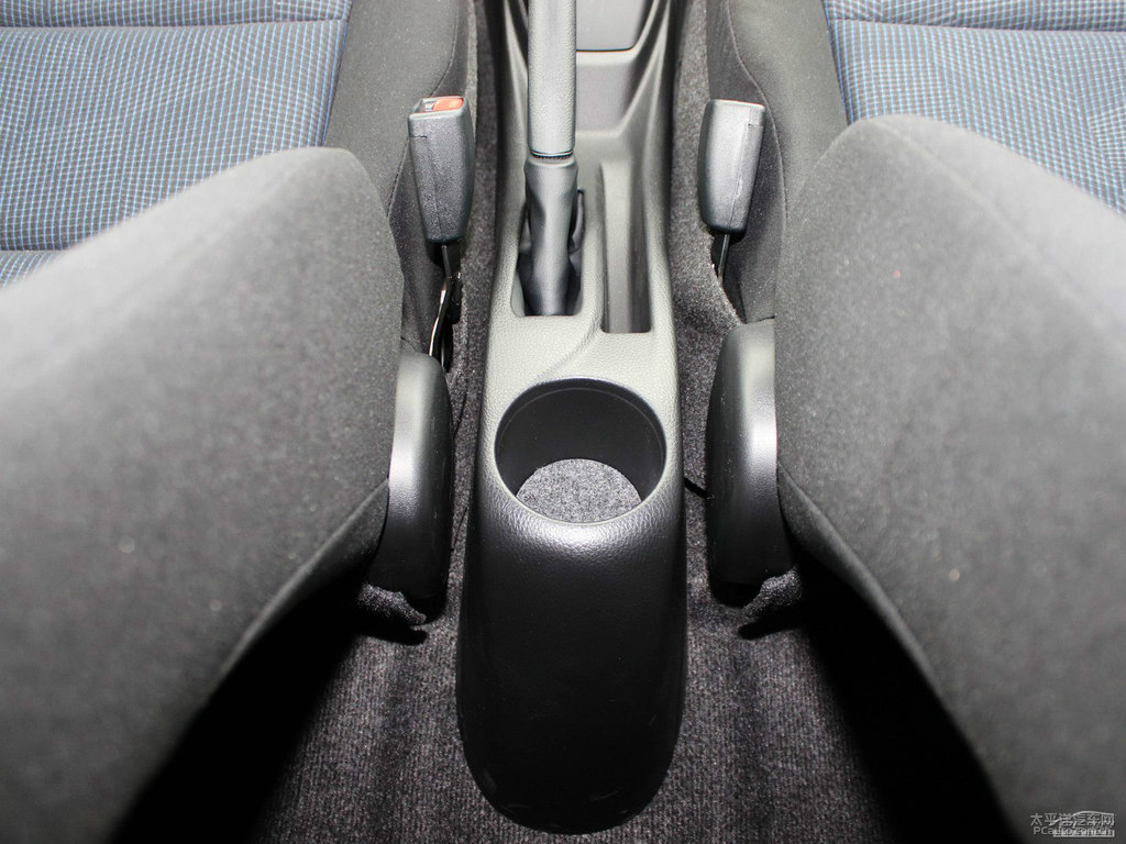 水晶銀YARiS L 致炫儲物空間空間圖片