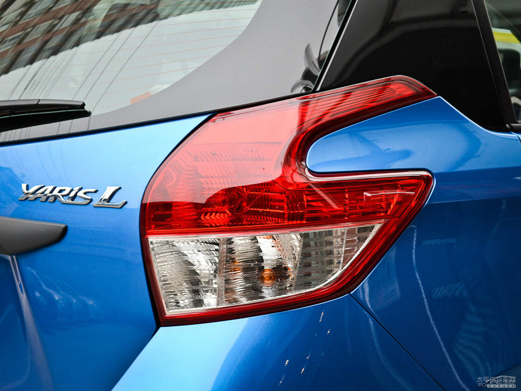 極光藍YARiS L 致炫車尾外觀圖片