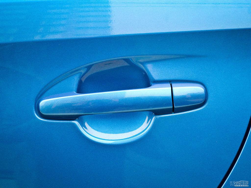 極光藍(lán)YARiS L 致炫車身外觀圖片