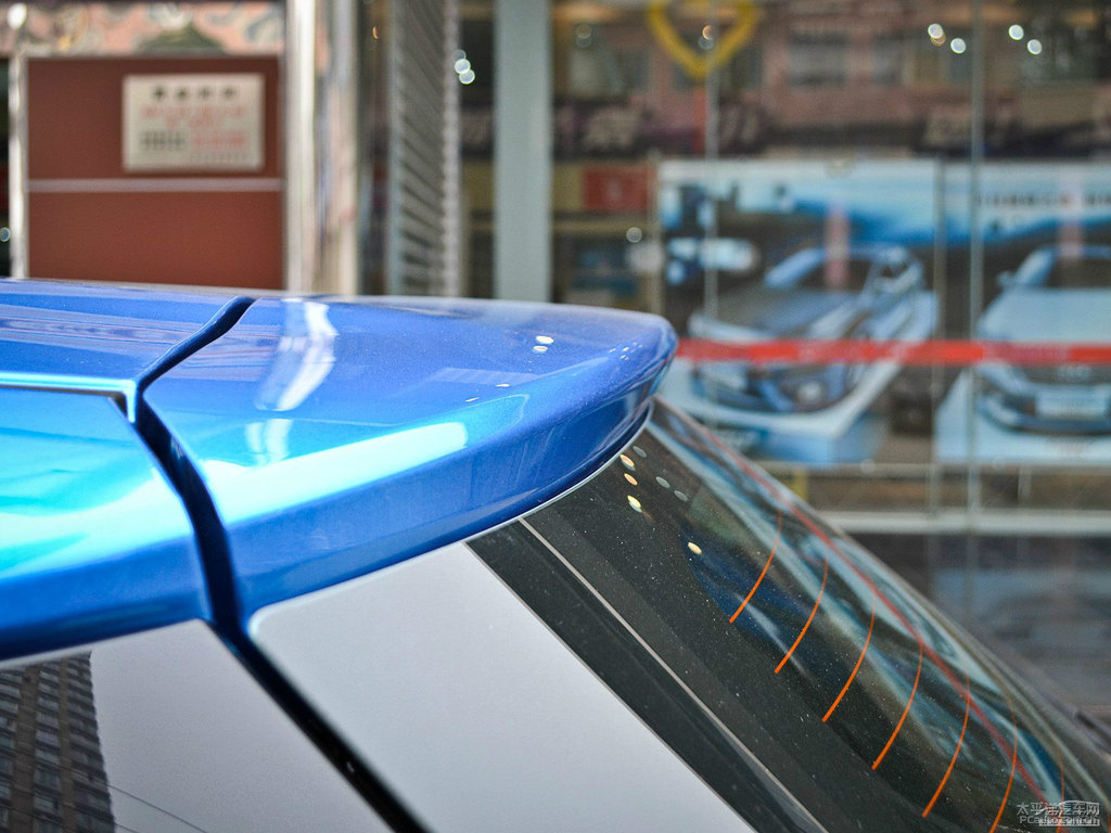 極光藍(lán)YARiS L 致炫車尾外觀圖片