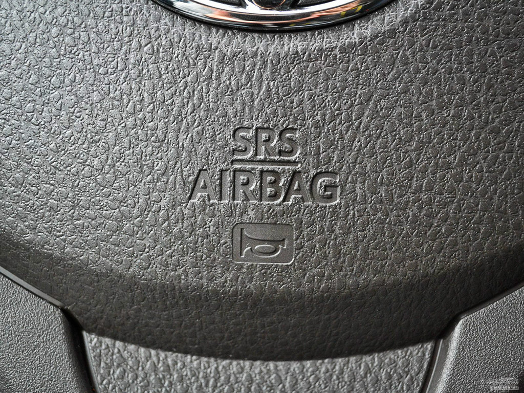 極光藍YARiS L 致炫中控內(nèi)飾圖片