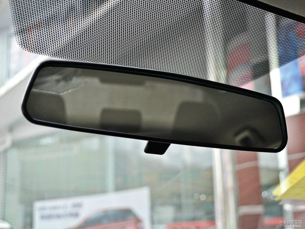極光藍YARiS L 致炫車廂內(nèi)飾圖片