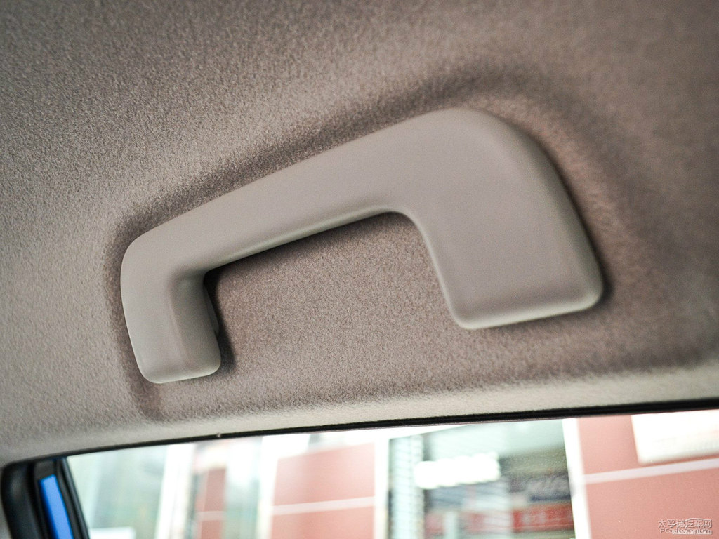 極光藍YARiS L 致炫車廂內(nèi)飾圖片