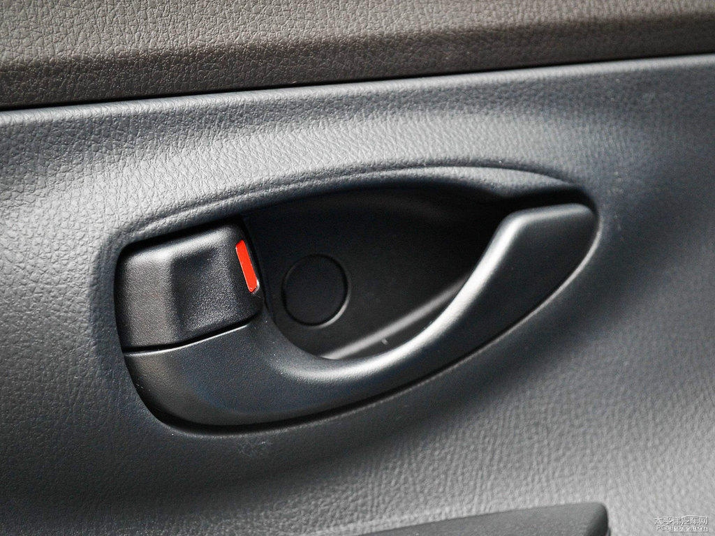 極光藍(lán)YARiS L 致炫車(chē)廂內(nèi)飾圖片