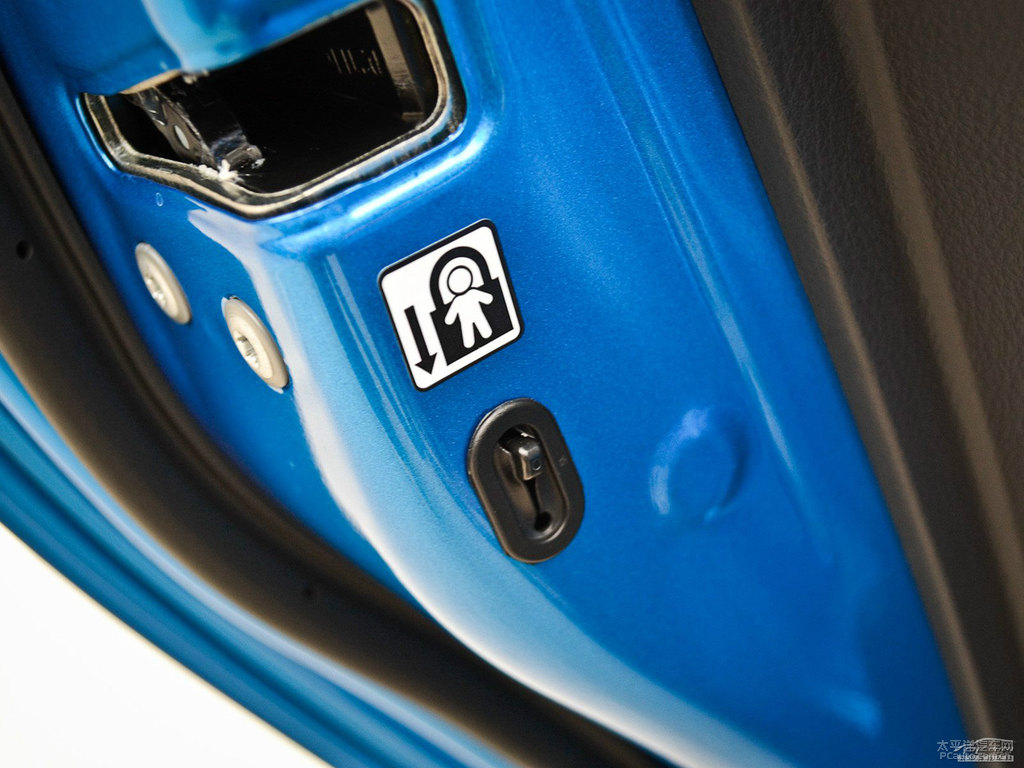 極光藍(lán)YARiS L 致炫車廂內(nèi)飾圖片