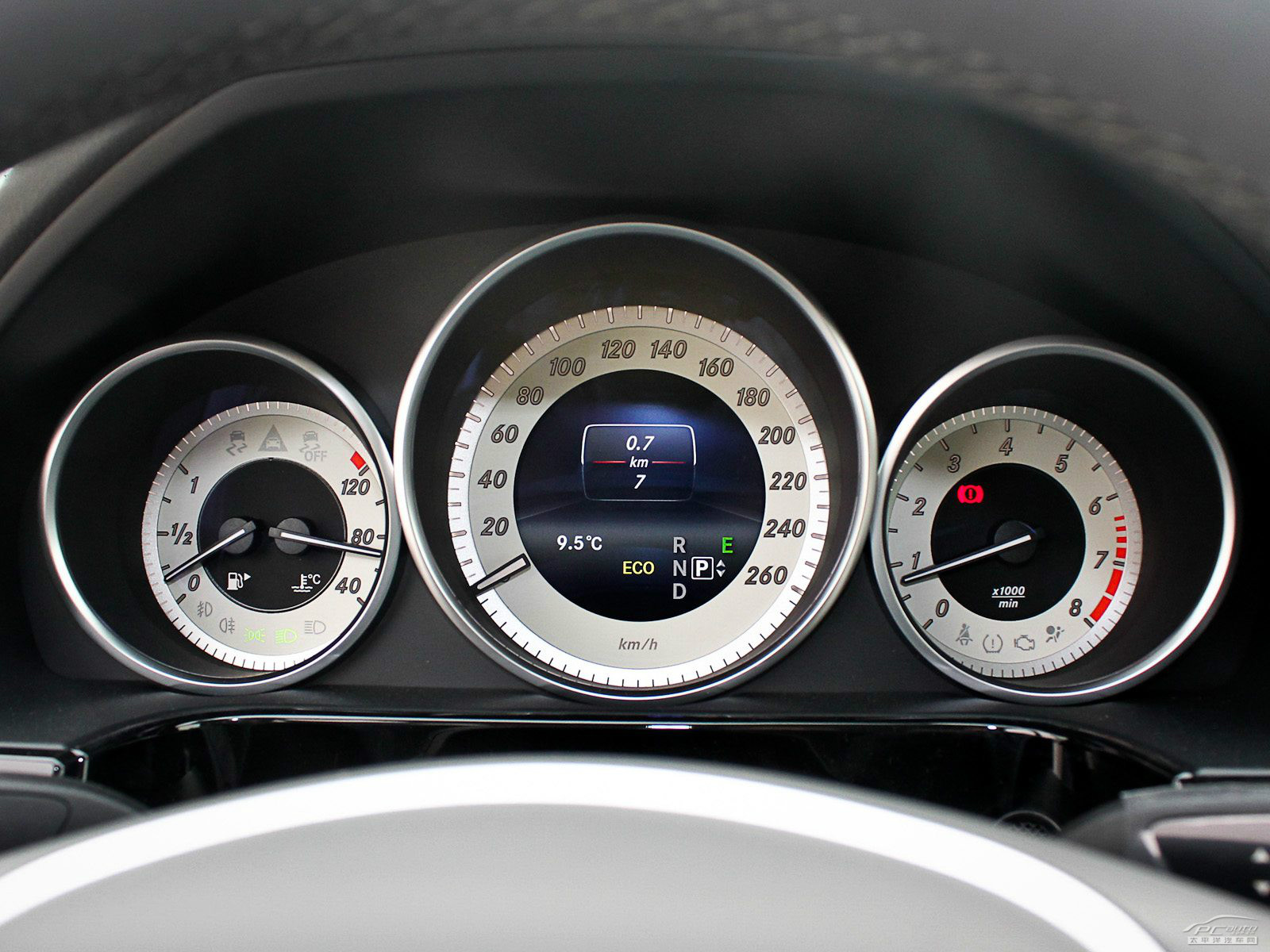 奔馳E級(jí)外觀高清大圖