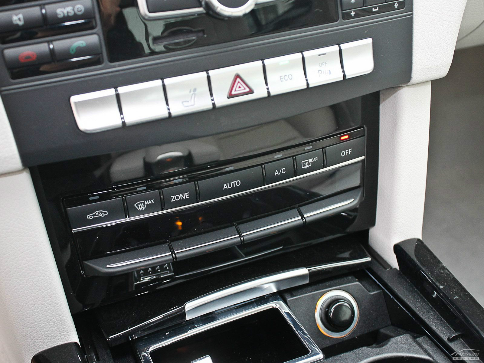 奔馳E級外觀高清大圖