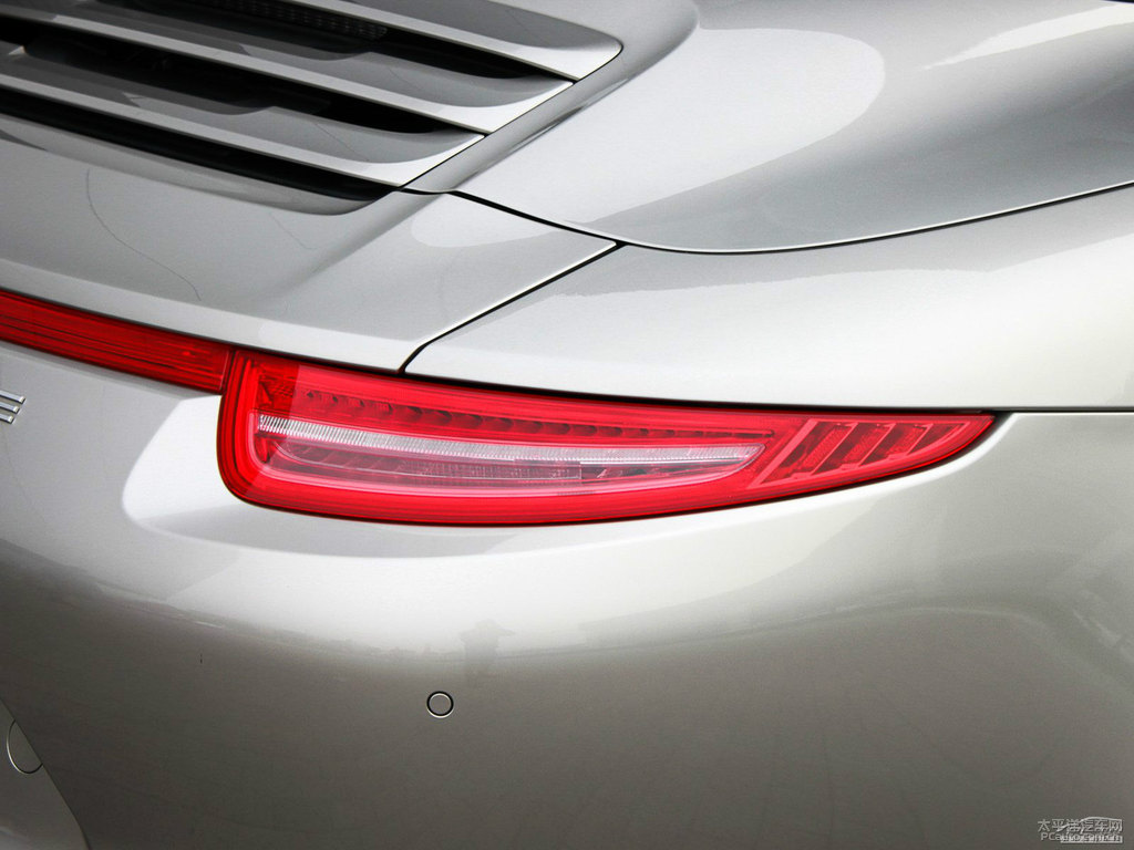 GT銀保時捷911車身外觀圖片