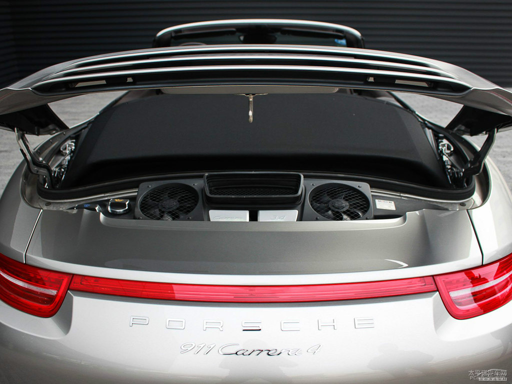GT銀保時捷911發(fā)動機其它細節(jié)圖片
