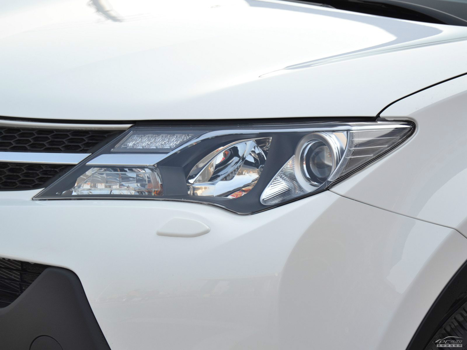 RAV4榮放外觀高清大圖