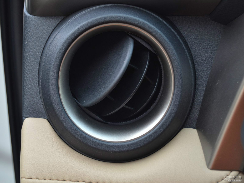 超級白RAV4榮放中控內(nèi)飾圖片