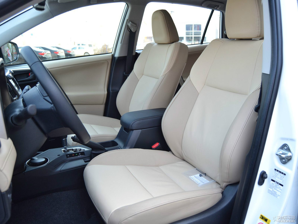 超級白RAV4榮放座椅內(nèi)飾圖片