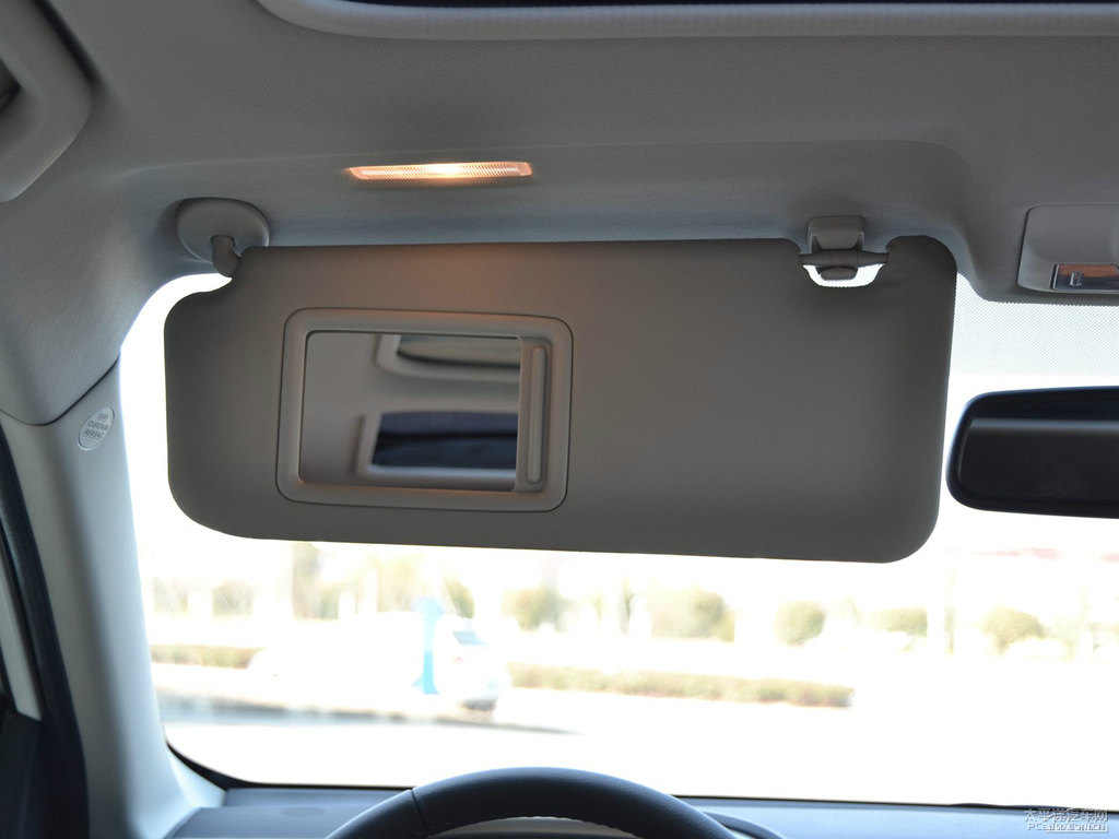 超級白RAV4榮放車廂內飾圖片