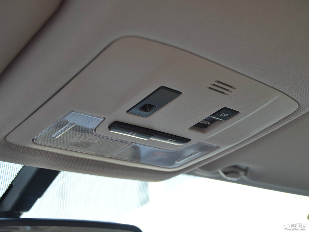 超級白RAV4榮放車廂內(nèi)飾圖片