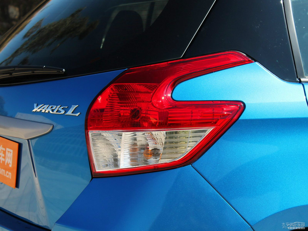 極光藍(lán)YARiS L 致炫車(chē)尾外觀圖片